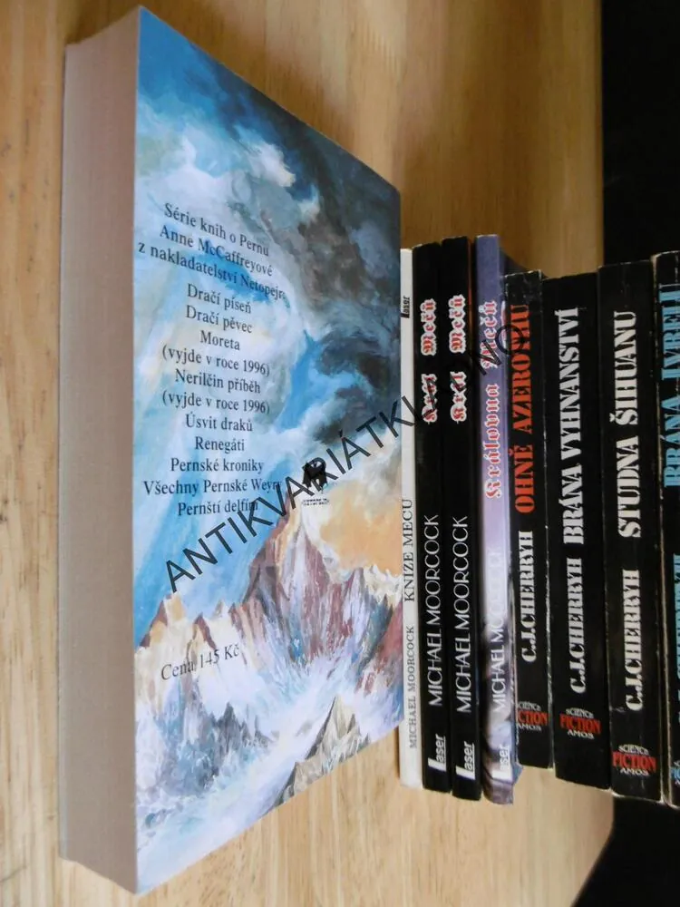BÍLÝ DRAK, ANNE MCCAFFREY,