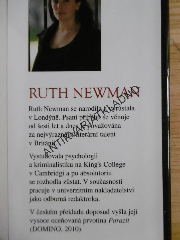 SPOLEČENSTVÍ STÍNŮ, RUTH NEWMAN