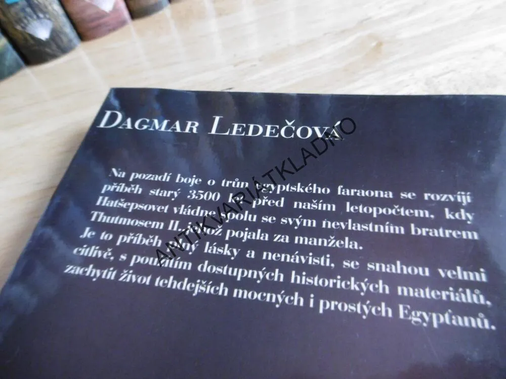DVA TRŮNY, DAGMAR LEDEČOVÁ,**an