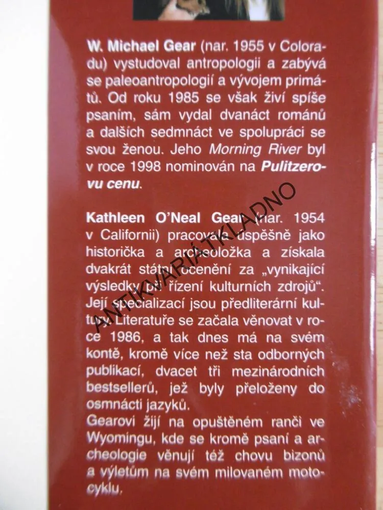 TEMNÉ DĚDICTVÍ, V.MICHAEL GEAR A KATHLEEN GEAR, **an
