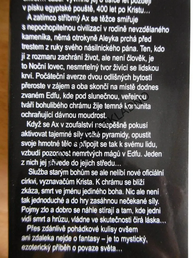 LOĎ V PÍSKU, JENNY NOWAK