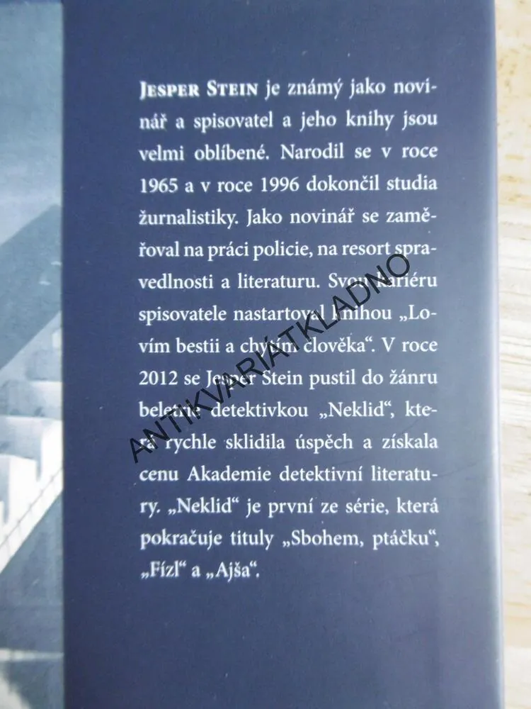 DVOJÍ ŽIVOT, FLYNN BERRYOVÁ, **an