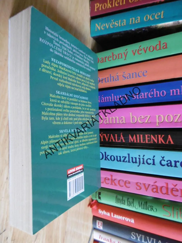 ROZPOLCENÉ SRDCE, ARNETTE LAMB, **an