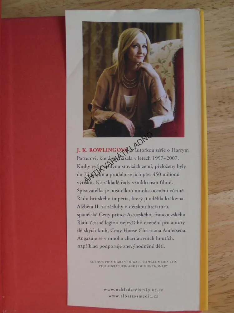 PRÁZDNÉ MÍSTO, J.K. ROWLINGOVÁ, **an