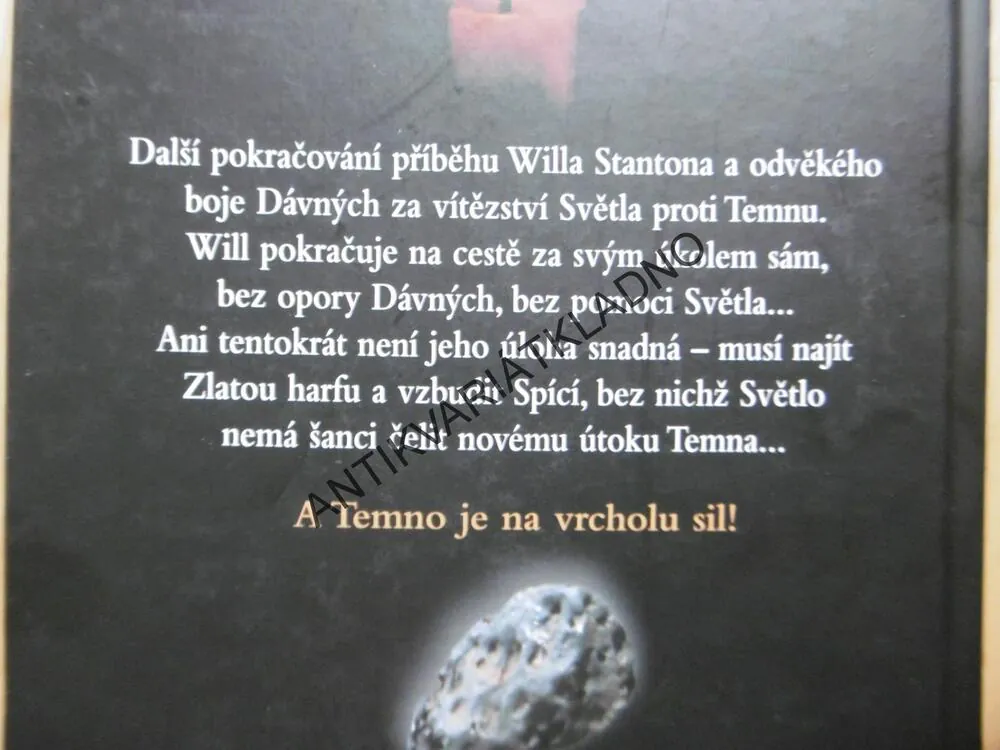 ŠEDÝ KRÁL, SUSAN COOPEROVÁ, **an