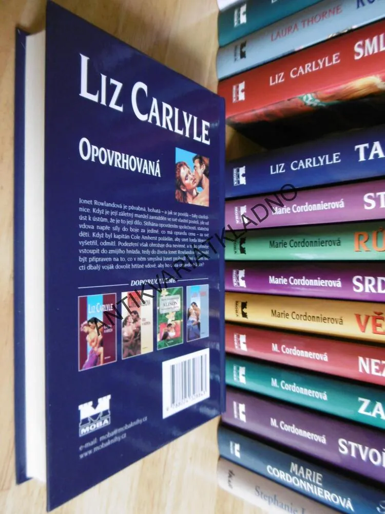 OPOVRHOVANÁ, LIZ CARLYLE