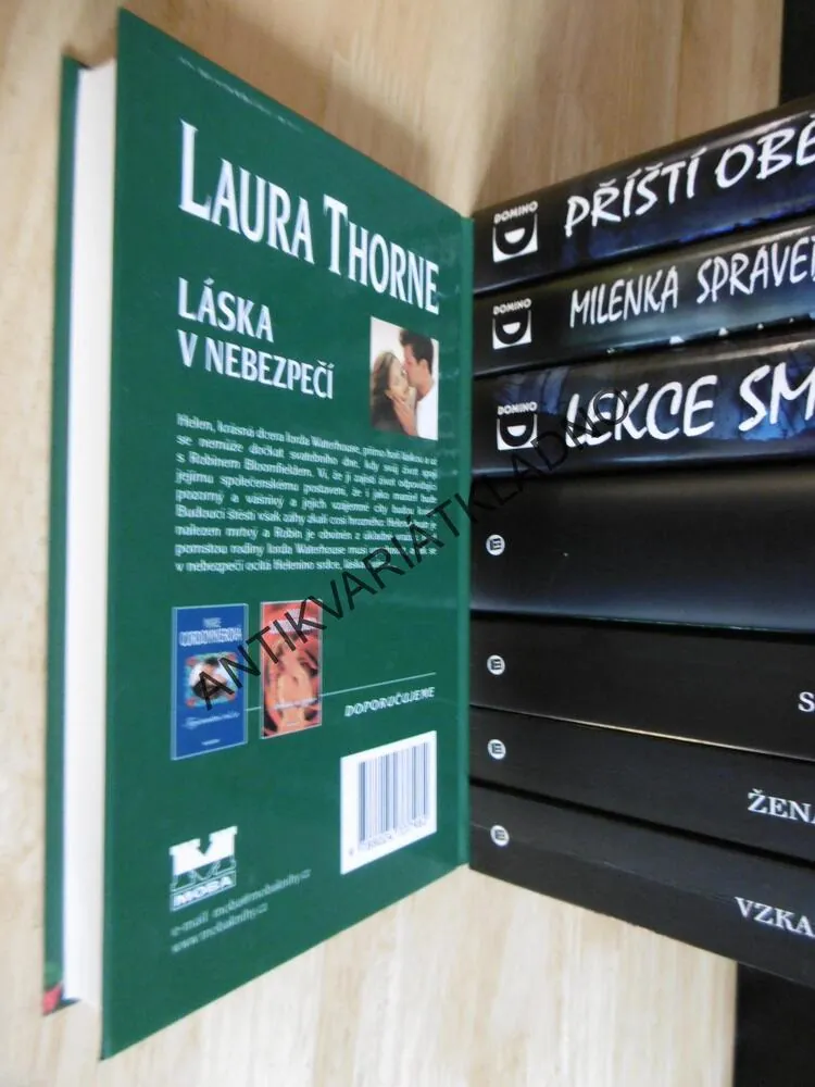 LÁSKA V NEBEZPEČÍ, LAURA THORNE, **an