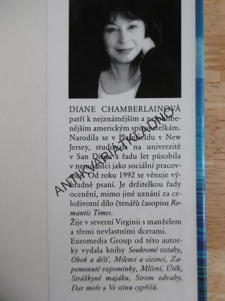 SVĚTLO POD HLADINOU, DIANE CHAMBERLAINOVÁ, **an