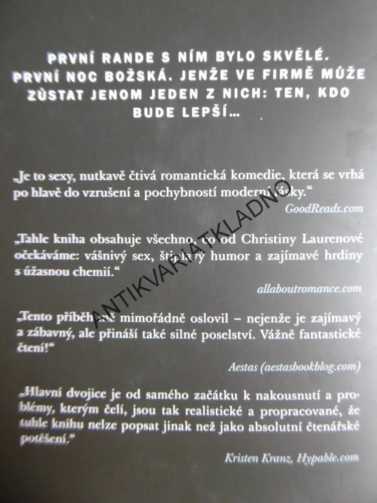 MILUJI TĚ, NENÁVIDÍM TĚ, CHRISTINA LAURENOVÁ, **an