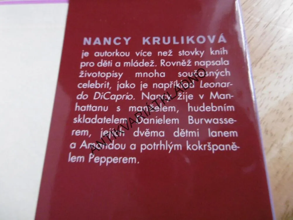 POVOLENÉ ŠVY, NANCY KRULÍKOVÁ, **an