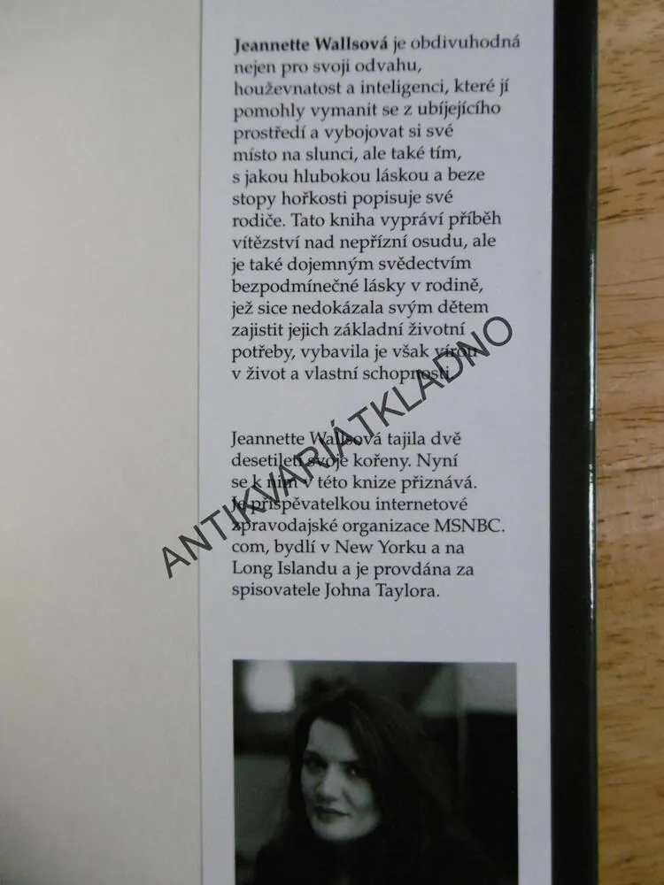 SKLENĚNÝ ZÁMEK, JEANNETTE WALLSOVÁ