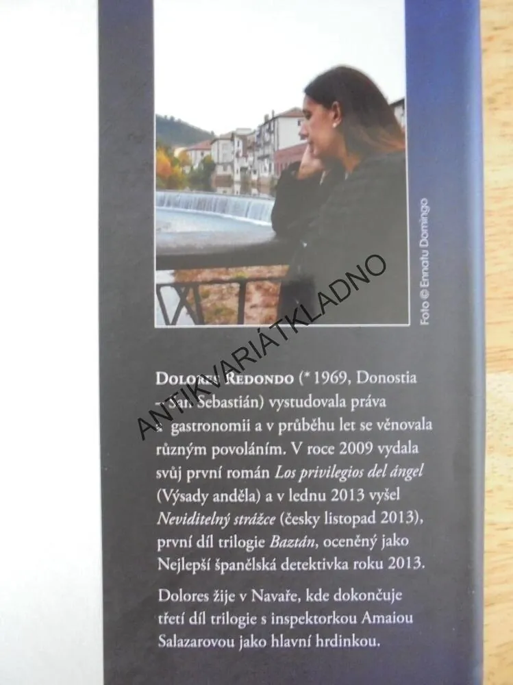DĚDICTVÍ KOSTÍ, DOLORES REDONDO