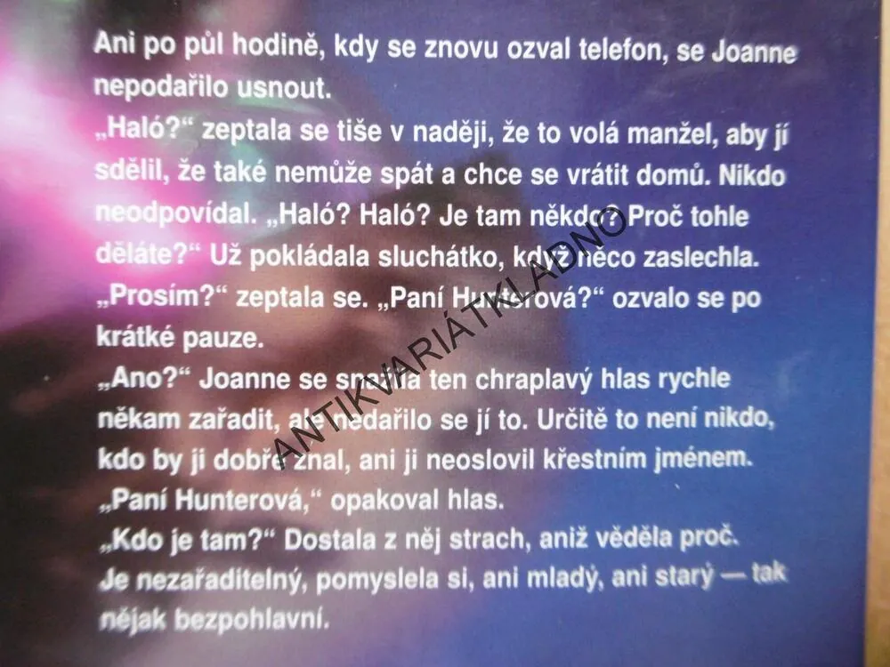 AŽ NA DNO, JOY FIELDINGOVÁ, **an