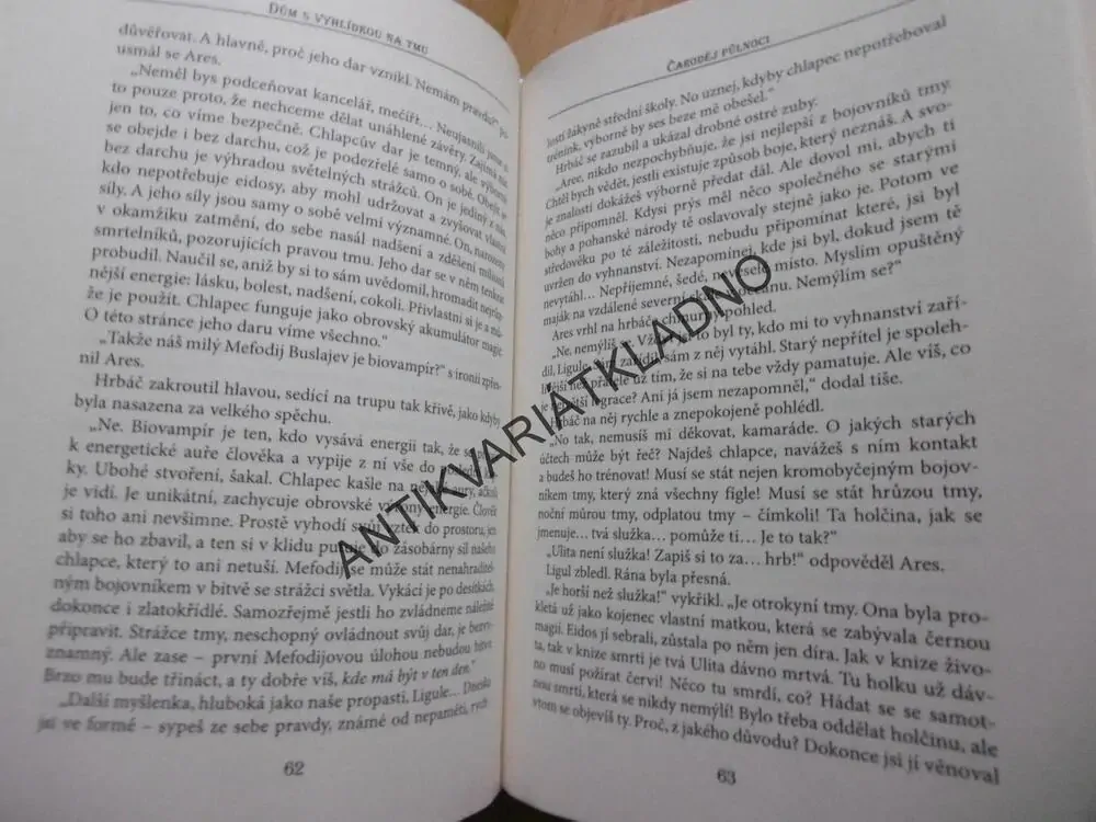 ČARODĚJ PŮLNOCI, DMITRIJ JEMEC, **an