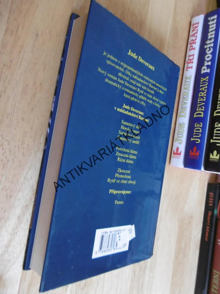 RYTÍŘ VE ZLATÉ ZBROJI, JUDE DEVERAUX, **an