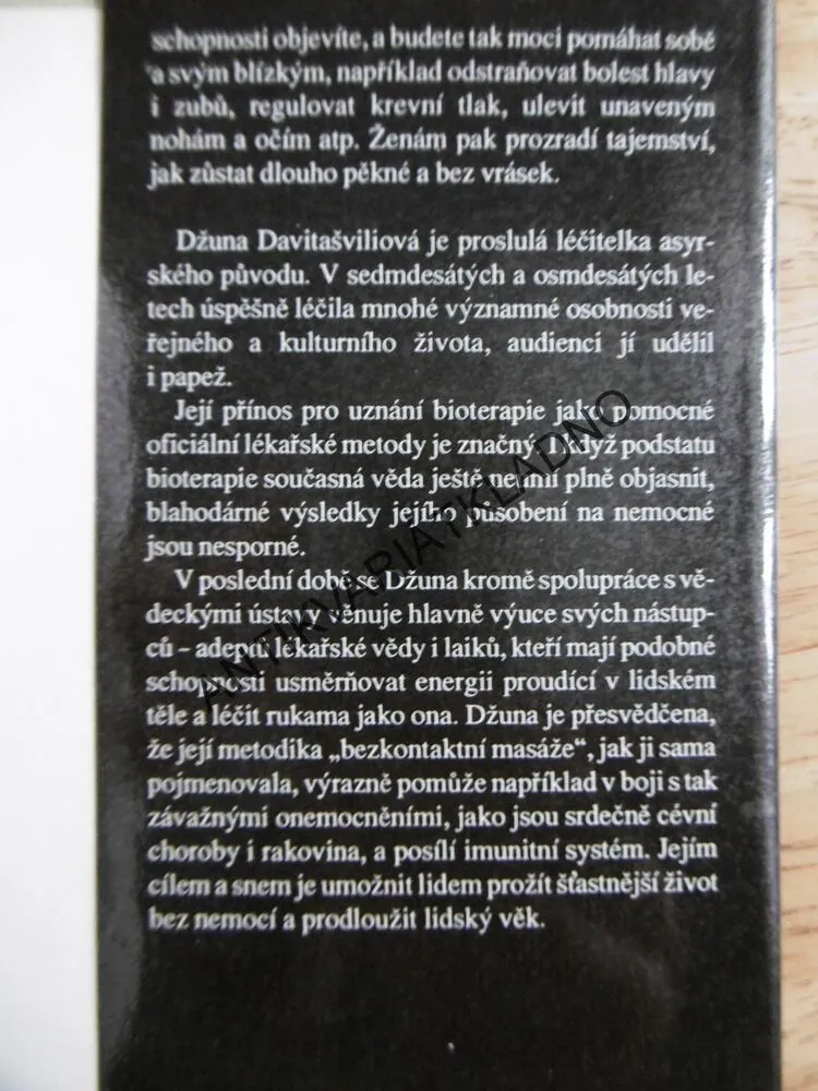 NASLOUCHÁM SVÝM RUKÁM, DŽUNA DAVITAŠVILIOVÁ