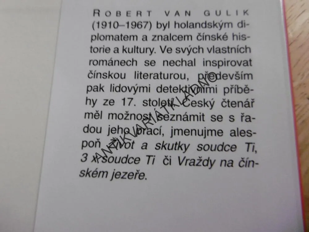 ČERVENÝ PAVILON, ROBERT VAN GULIK, SOUDCE TI, **an