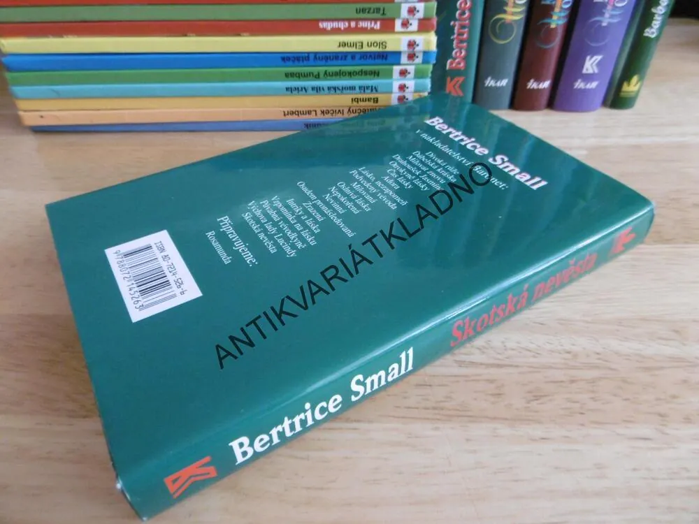 SKOTSKÁ NEVĚSTA, BERTRICE SMALL, **an