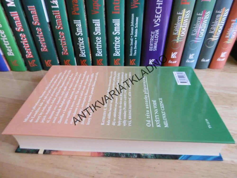 LEOPARD A ORCHIDEJ, KATHLEEN E. WOODIWISS, **an