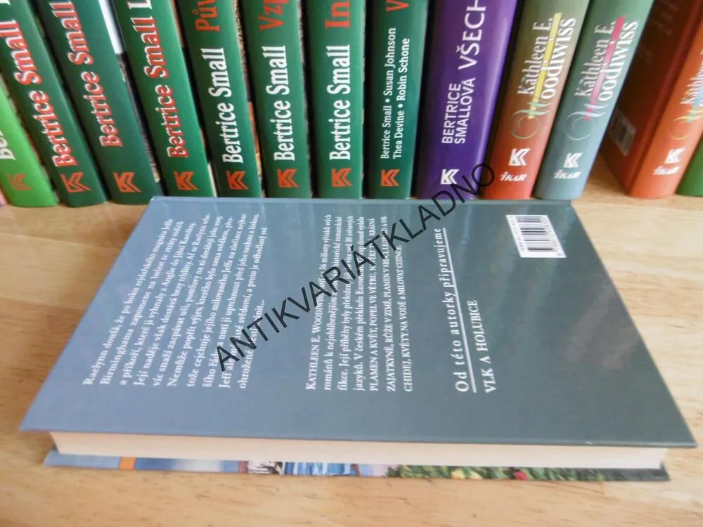ŽHAVÉ LÍBANKY, KATHLEEN E. WOODIWISS, **an
