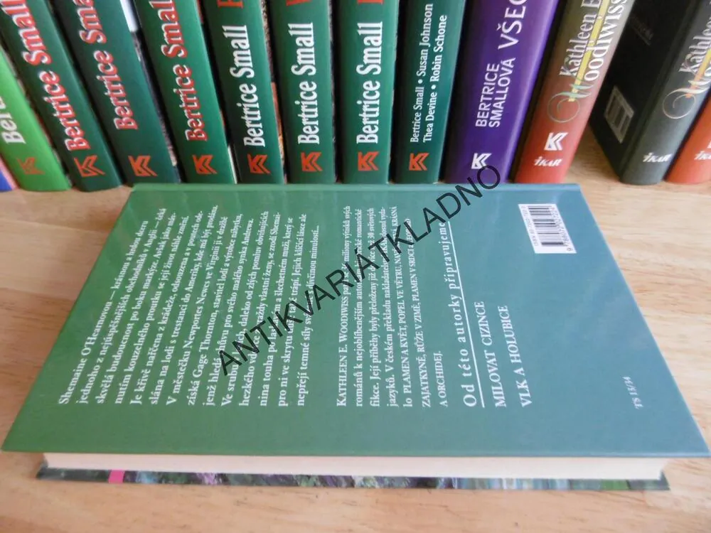 KVĚTY NA VODĚ, KATHLEEN E. WOODIWISS, **an
