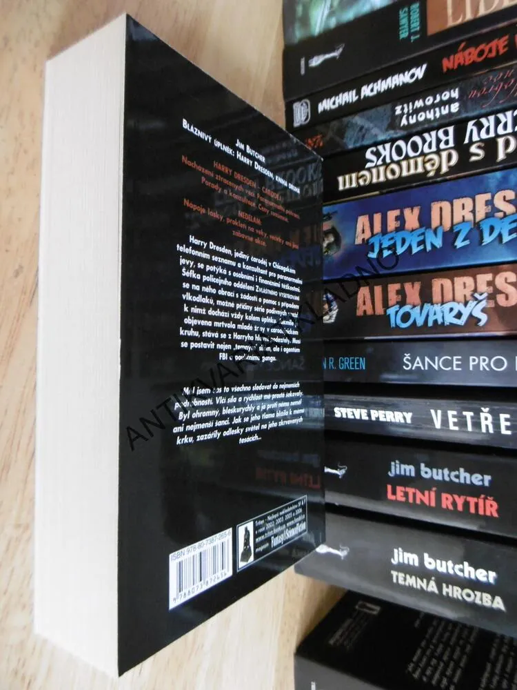 BLÁZNIVÝ ÚPLNĚK, JIM BUTCHER