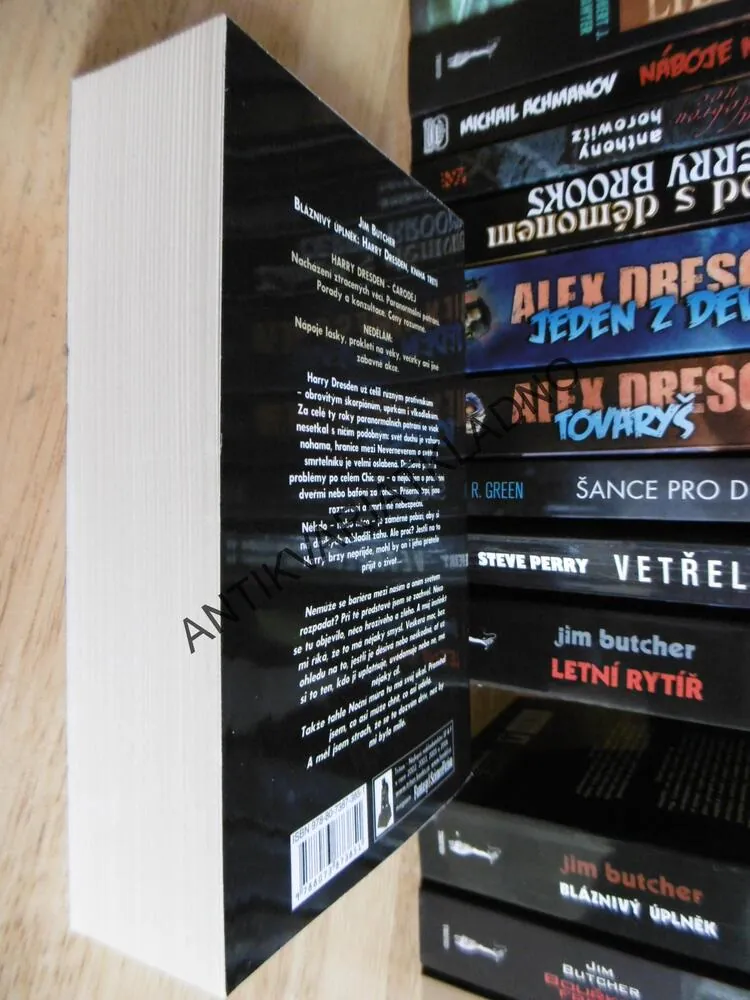 TEMNÁ HROZBA, JIM BUTCHER, **an