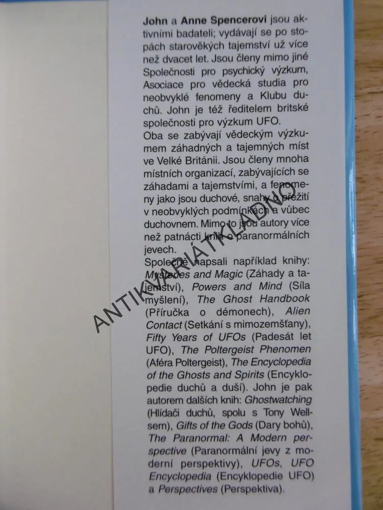 ZEMĚ SVĚT ZÁHAD A MYSTÉRIÍ, JOHN A ANNE SPENCEROVI, **an