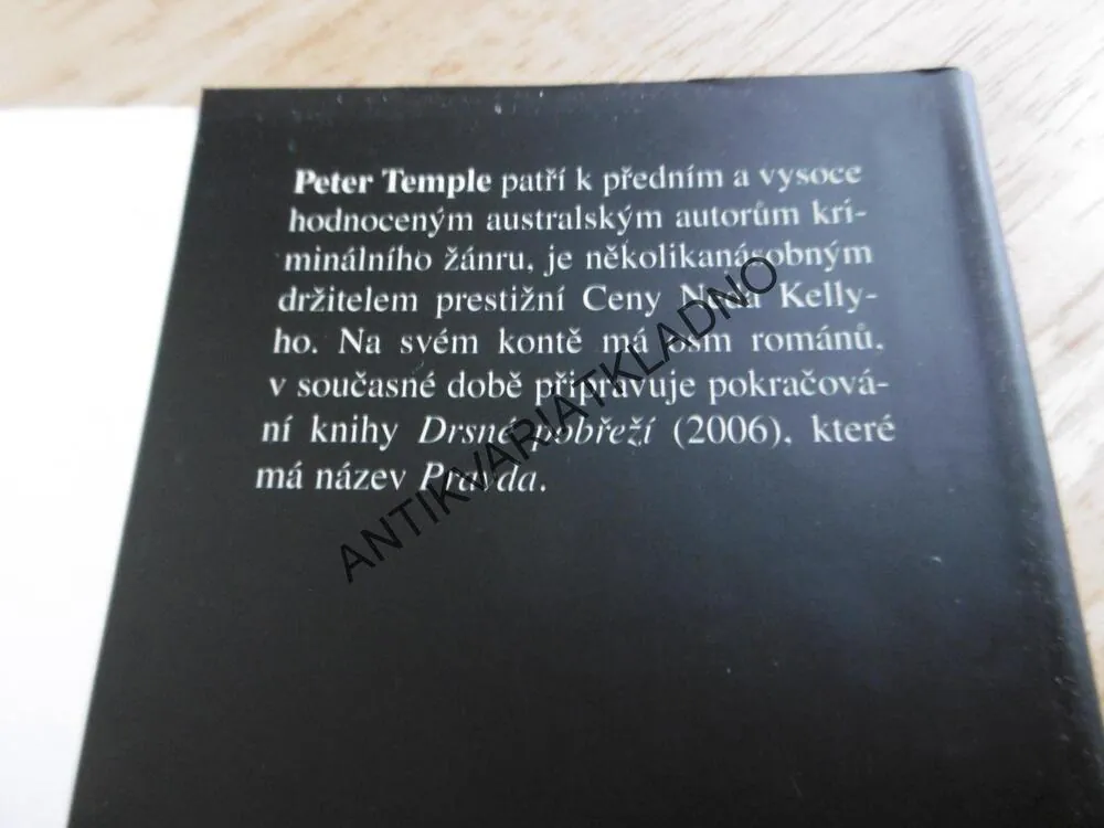 DRSNÉ POBŘEŽÍ, PETER TEMPLE, **an