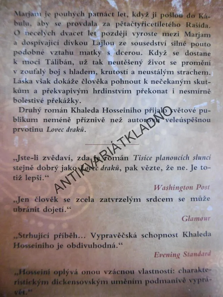 TISÍCE PLANOUCÍCH SLUNCÍ, KHALED HOSSEINI, **an