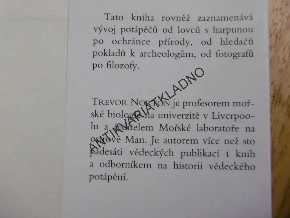 HVĚZDY POD MOŘEM, TREVOR NORTON, VÝJIMEČNÉ ŽIVOTY PRŮKOPNÍKŮ POTÁPĚNÍ