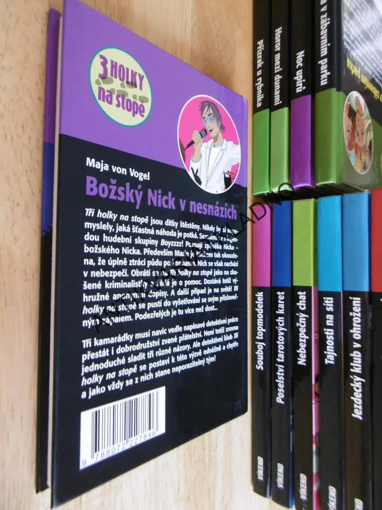 NOC UPÍRŮ, 3 HOLKY NA STOPĚ, PETRA STECKELMANN, **an