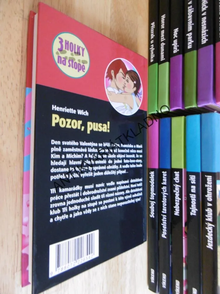 POZOR, PUSA!, 3 HOLKY NA STOPĚ, HENRIETTE WICH, **an