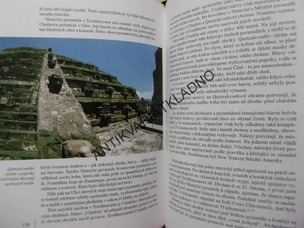 PO STOPÁCH VŠEMOCNÝCH, ERICH VON DÄNIKEN, **an
