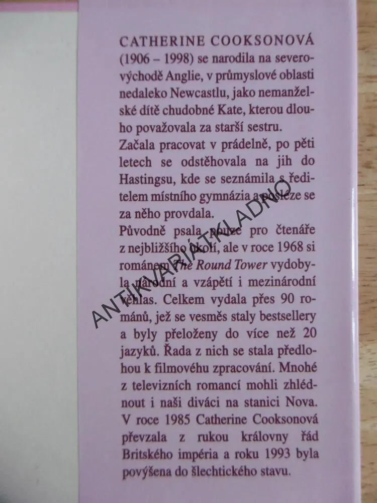 SKLENĚNÁ PANENKA, CATHERINE COOKSONOVÁ, **an