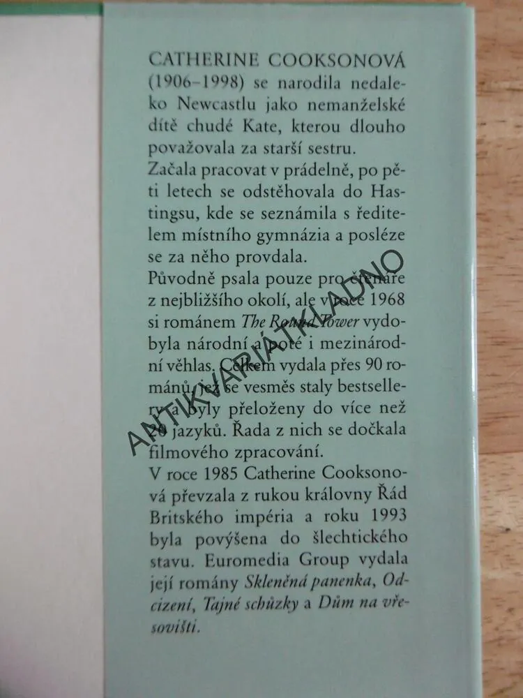 PRÁZDNÁ NÁRUČ, CATHERINE COOKSONOVÁ, **an