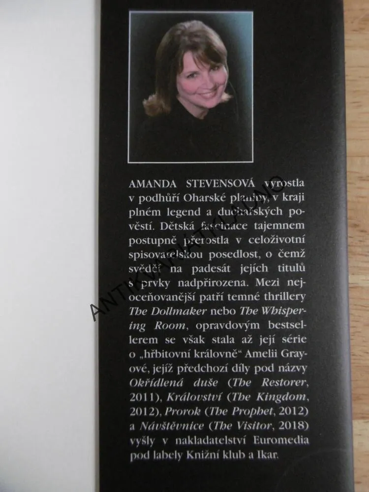 HŘÍŠNÍK, AMANDA STEVENSOVÁ, **an