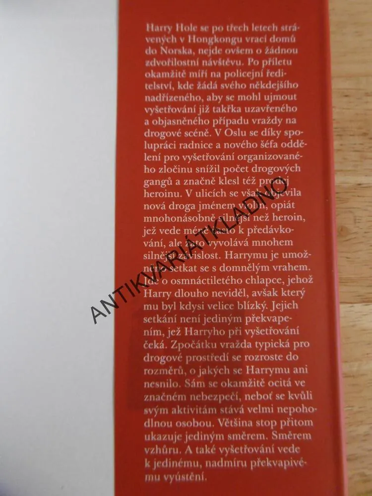 PŘÍZRAK, JO NESBO, **an