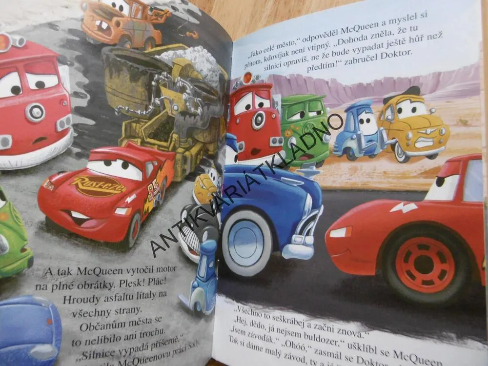 AUTA, WALT DISNEY PIXAR, **an