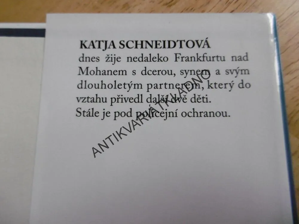 UVĚZNĚNA V RODNÉ ZEMI KATJA SCHNEIDTOVÁ, **an