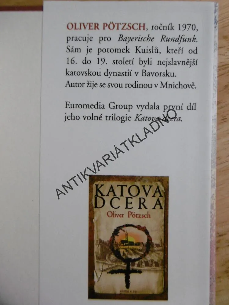 KATOVA DCERA A ČERNÝ MNICH, OLIVER PÖTZSCH, **an