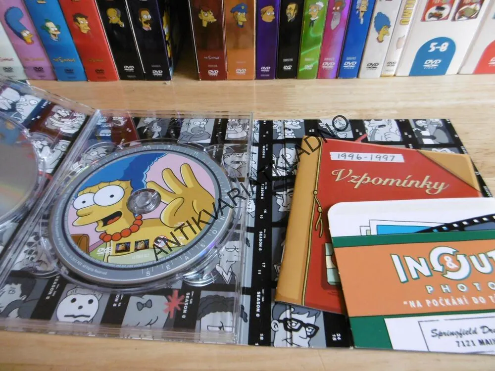 SIMPSONOVI, KOMPLETNÍ OSMÁ SÉRIE, 3 DVD FILM