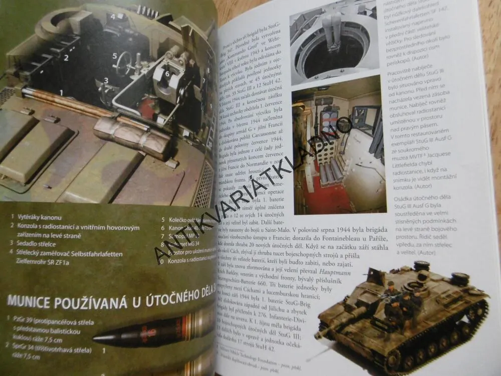 STÍHAČ TANKŮ M10 VS ÚTOČNÉ DĚLO STUG III, NĚMECKO 1944, ZALOGA, **an
