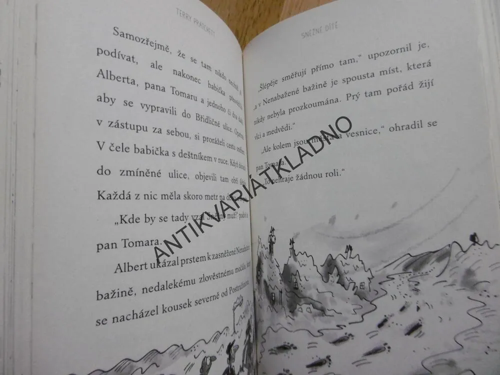 FALEŠNÝ PLNOVOUS VÁNOČNÍHO DĚDEČKA, FANTASTICKY ZÁBAVNÝ TERRY PRATCHETT