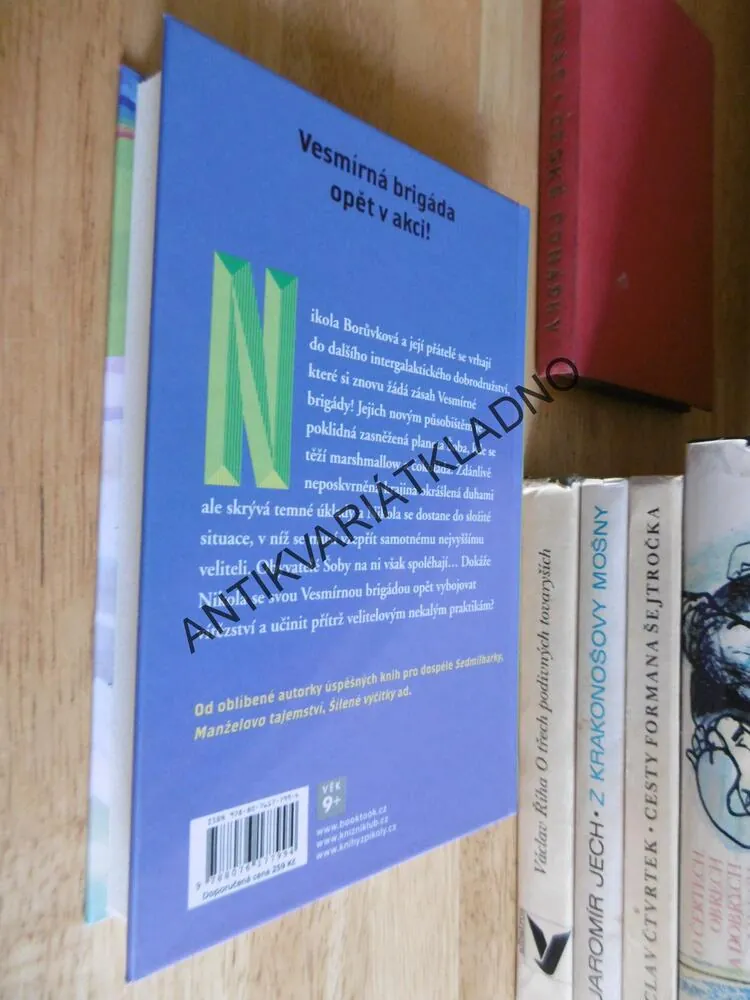 VESMÍRNÉ MISE NIKOLY BORŮVKOVÉ, LIANE MORIARTY, **an
