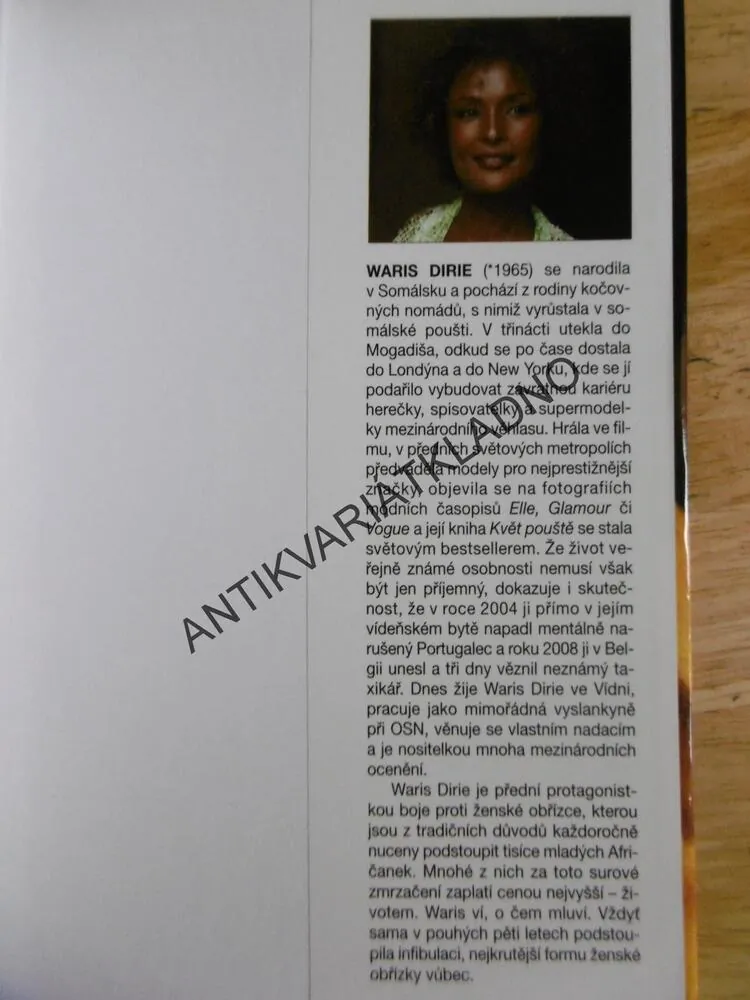 KVĚT POUŠTĚ, WARIS DIRIE, CATHLEEN MILLEROVÁ, **an
