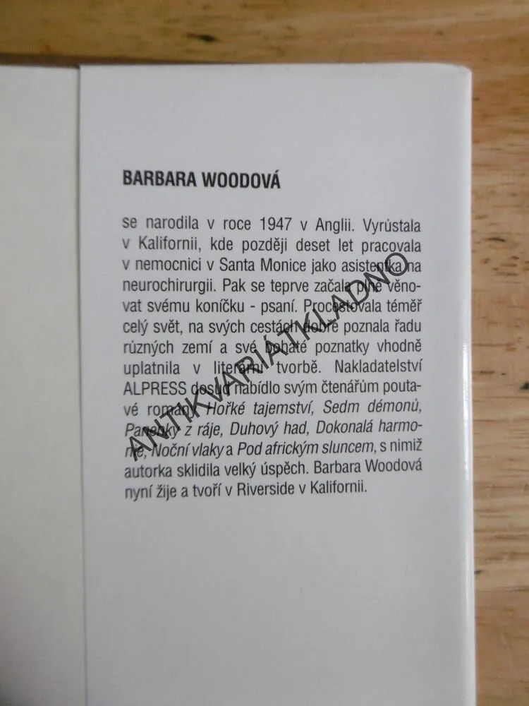 DOKTORKA SAMANTHA, BARBARA WOODOVÁ, **an