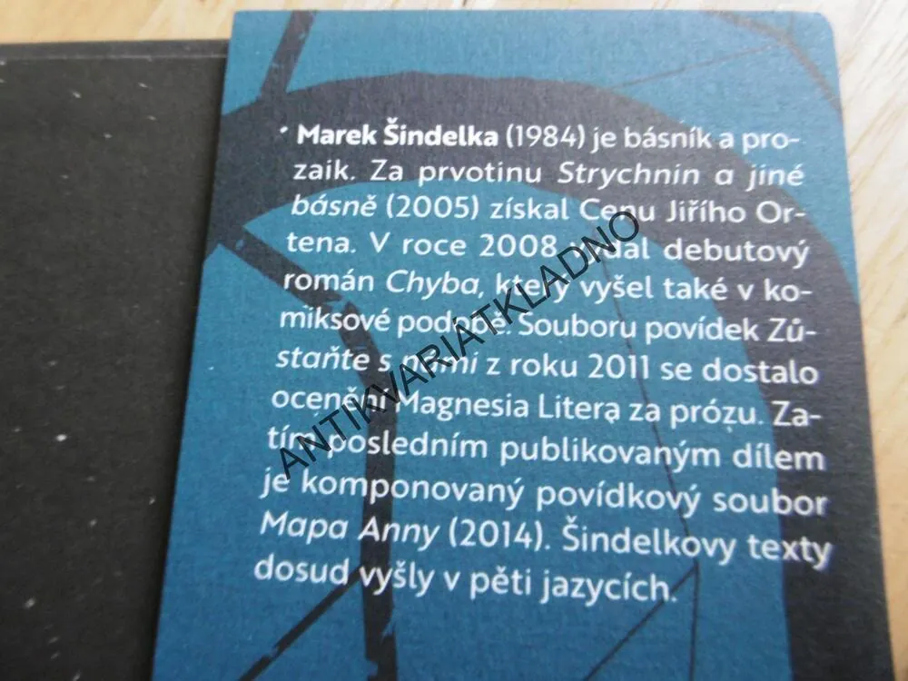 ÚNAVA MATERIÁLU, MAREK ŠINDELKA, **an