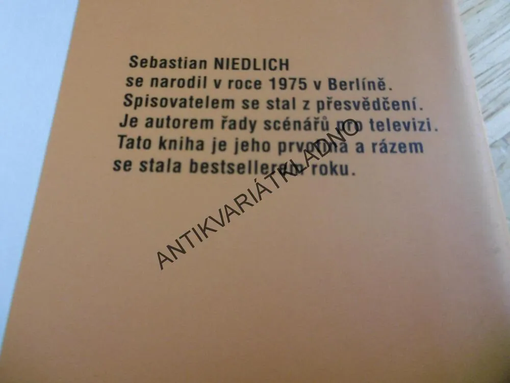 SMRT A JINÉ VRCHOLY MÉHO ŽIVOTA, SEBASTIAN NIEDLICH,