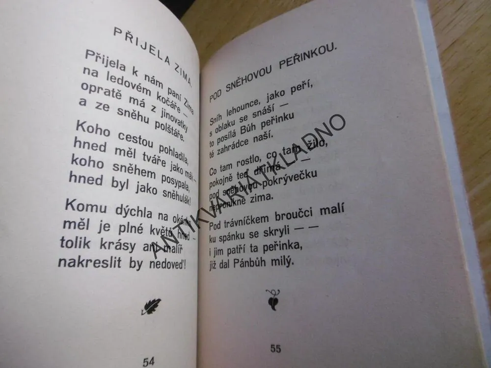 PAMPELIŠKY NA TRÁVNÍČKU, LUDMILA TESAŘOVÁ,